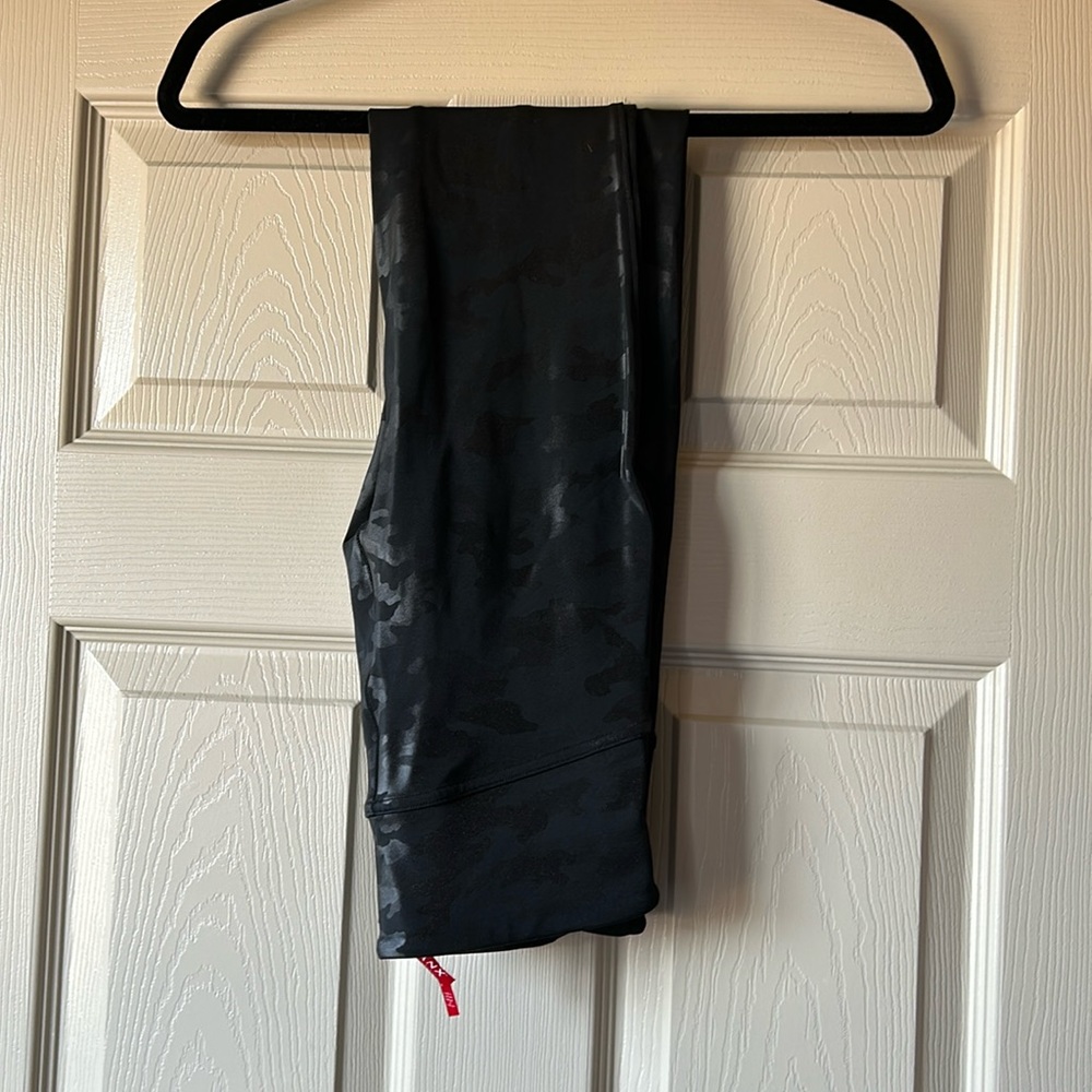 Black SPANX leggings w/camo